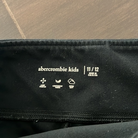 Abercrombie Kids Black Flare Leggings - Picture 4 of 4